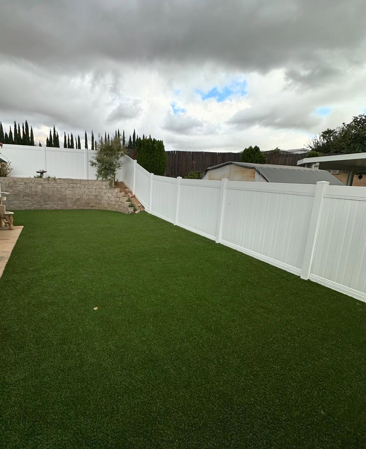 Oak Hills artificial grass & Vinyl Fencing, Backyard Yucaipa Pavers for Patios, Driveways, Decks & more, Green-R Turf Corona