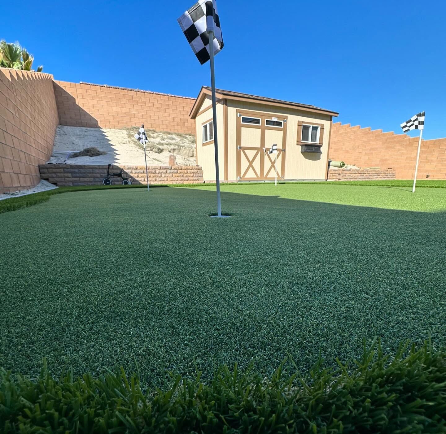 Emerald Ridge artificial grass & Links Putt Putting Green, Coachella Valley CA Green-R Turf Artificial Grass & Pavers, Corona, Riverside, CA