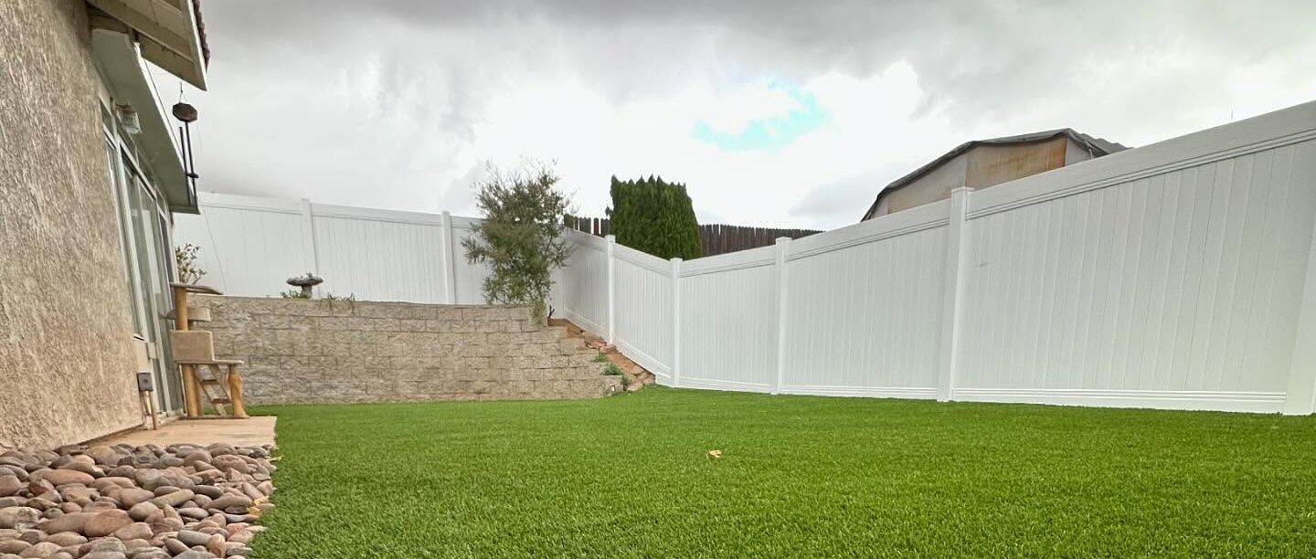 Oak Hills artificial grass & Vinyl Fencing, Backyard Yucaipa CA, Vinyl Fencing, Green-R Turf Artificial Grass & Pavers, Corona
